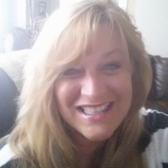 Meet your Posher, Melissa - Picture 1 of 2